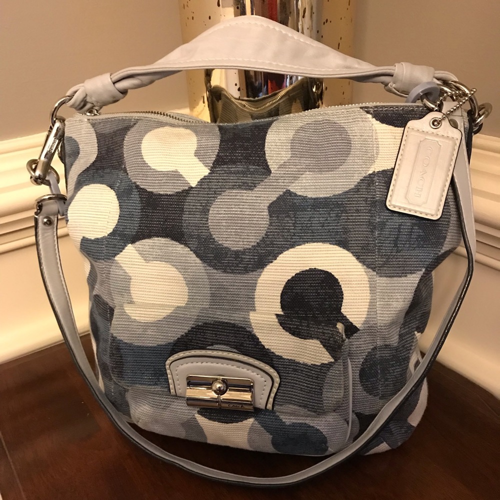 Versatile Blue Coach Purse: The Perfect Accessory!